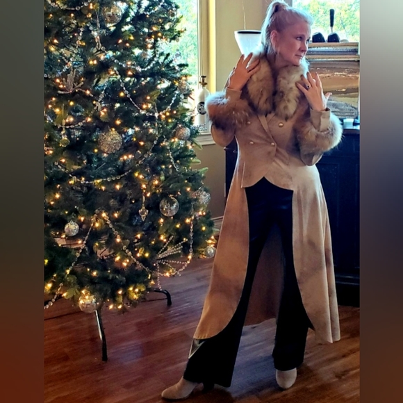 Finn Raccoon Fur Cuffs & Collar Set - Picture 8 of 17